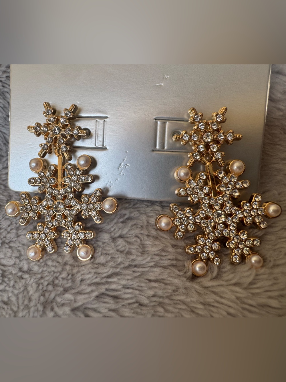 Sugarfix Womens Falling for You Snowflake Earrings - Picture 2 of 3